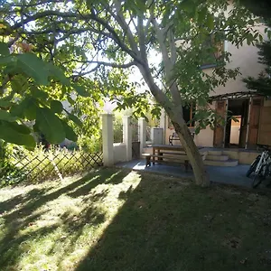 Maison Jardin Et Parking Prive Dans Villa